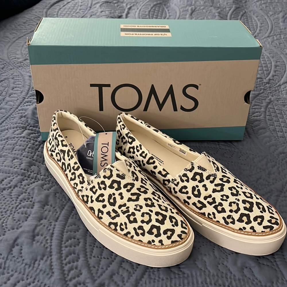 Toms women’s size 10 Parker slip-on shoes